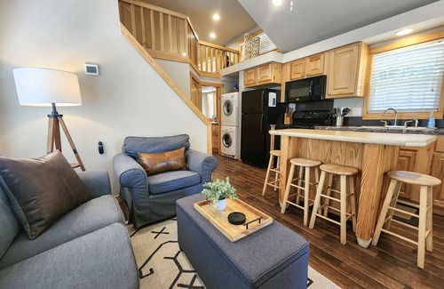 Staples Cabin | Family Cabin w/deck near San Marcos River!