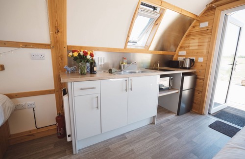 Northallerton Cabin | Family Cabin with Hot Tub & Accessible Facilities