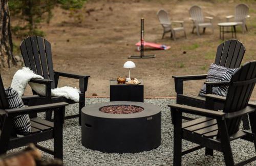 Clio House | Family Cabin With Hot Tub, Games, & Forest Views