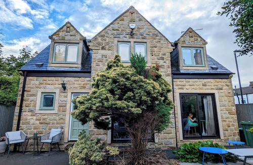 Headingley House | Family Centric, 3 brd detached home. Near Headingley Stadium, and Leeds centre.