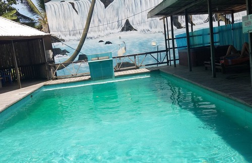 Kribi Ski Chalet | Family Chalet (6) 3 bedrooms Kitchenette Living ro