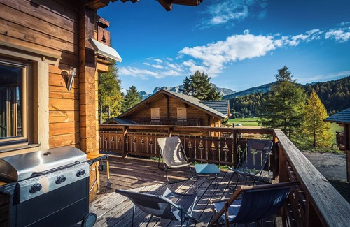 Le Devoluy Ski Chalet | FAMILY CHALET AT LA JOUE DU LOUP, 50M FROM THE SLOPES FOR 14 PEOPLE