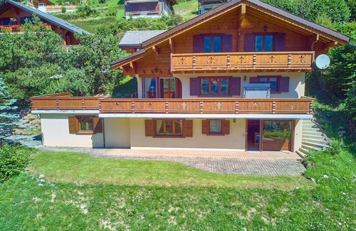 Champery Ski Chalet | Family chalet overlooking the Midi Teeth