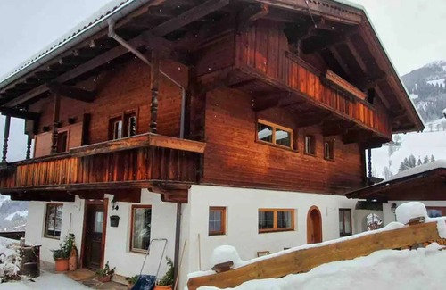 Inneralpbach Ski Chalet | Family Chalet with breath-taking mountain views. 5 minute walk to ski lift!