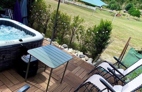Castellane Ski Chalet | Family chalet with hot tub 5 minutes from azure lake with beach
