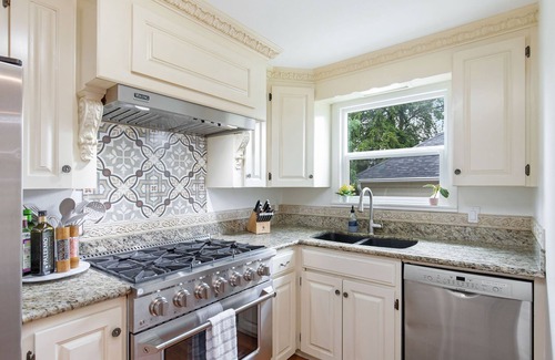 Central Tacoma House | Family compound in North Tacoma! Large house, guest house, game room, koi pond!
