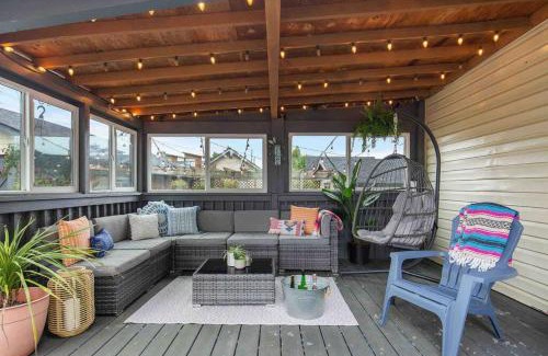 North End House | Family Compound w/Guest House and game room!