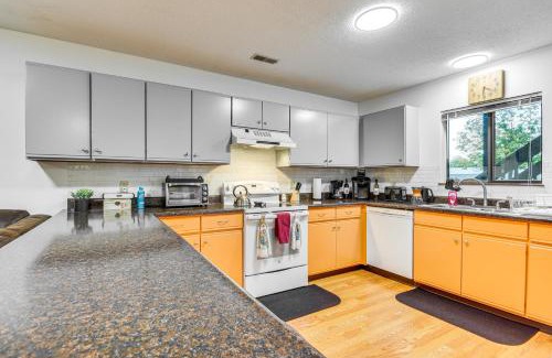 Monroe City Apartment | Family Condo By Mark Twain Lake and Jellystone Park