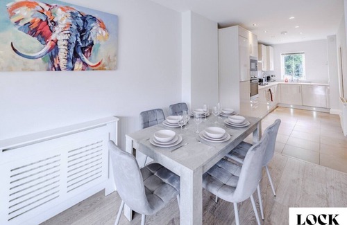 Maidenhead House | Family & Contractor house sleeps 8 - Maidenhead