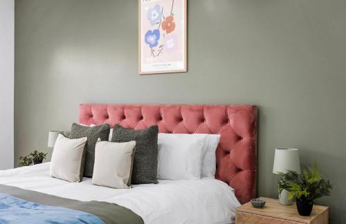 Brondesbury Park Apartment | Family & Contractor Stay 4-Bed & Parking in NW10