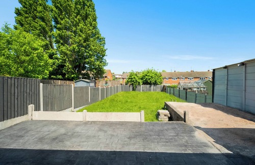 Wednesbury House | Family/contractors 3 bed House/parking/sleeps 7