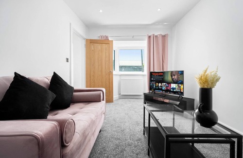 Wednesbury House | Family/contractors 3 bed House/parking/sleeps 7