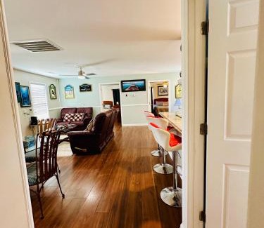 Sea Breeze House | Family Cottage 1 mile to Carolina Beach