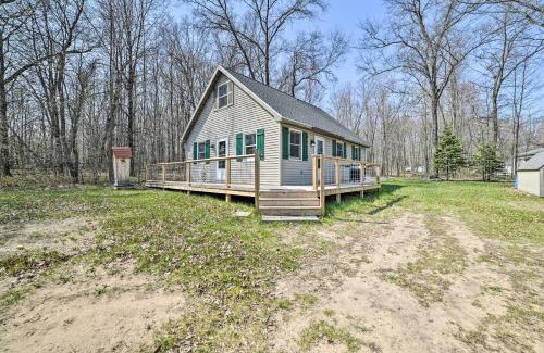 Higgins Lake House | Family Cottage 3 Mi to Higgins Lake State Pk!