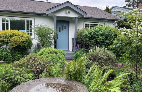 Saanich East House | Family Cottage @ Horner Park