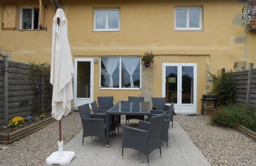 Biollet House | Family cottage in Auvergne, wifi and playground for a change of scenery
