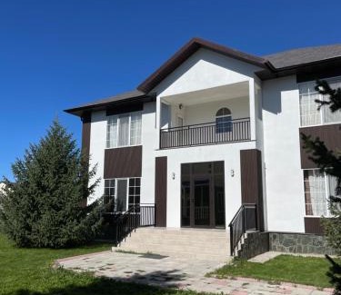 Bosteri House | Family cottage