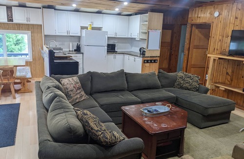 Cumberland Beach Cottage | Family Cottage on Lake Couchiching