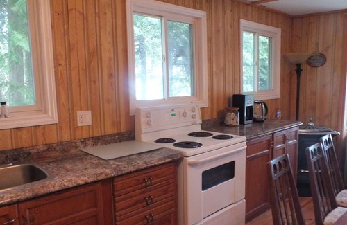 Colborne Cottage | Family Cottage on the Lake