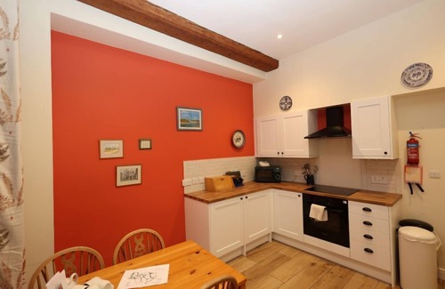 Norwich Cottage | Family cottage overlooking the duck pond, on a farm near Norwich City