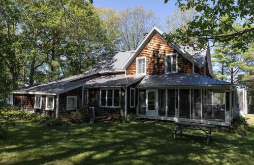 Leeds and the Thousand Islands Ski Chalet | Family Cottage Sheep Island