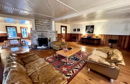 Leeds and the Thousand Islands Ski Chalet | Family Cottage Sheep Island