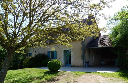 Le Brethon Cottage | Family cottage with garden, terrace and private pond
