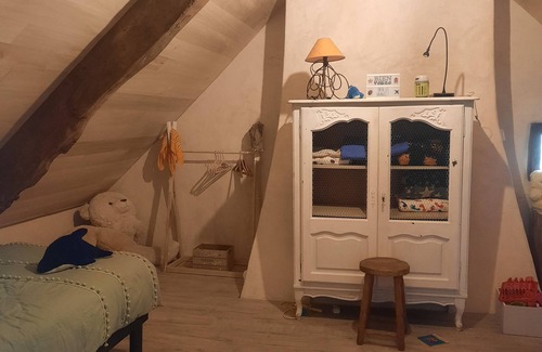 Vailhourles Bed & Breakfast | Family country house for rent, pets welcome.