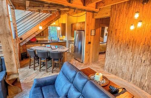 Sundance Cabin | Family/Couples Hot Tub-Fireplace-Views-Close to Resort-Clean-Sleep 8-10 & 4 Bath