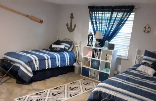 June Park Cottage | Family / dog friendly cottage close to beach