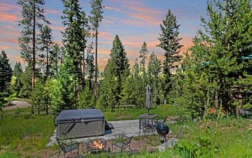 Philipsburg House | Family & Dog Friendly Cabin W Hot Tub! Fish, Hike