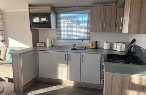 Newton Cabin | Family&dog-friendly caravan near Porthcawl beaches