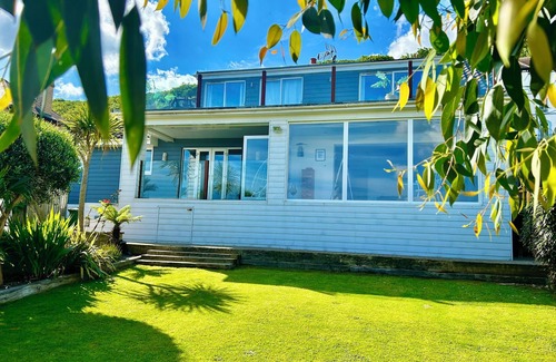 Westward Ho House | Family/dog friendly modern coastal property with hot tub & stunning ocean views