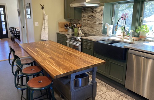 Canton House | Family & Dog Friendly House With Hot Tub OnThe Pigeon River Near Asheville, NC!