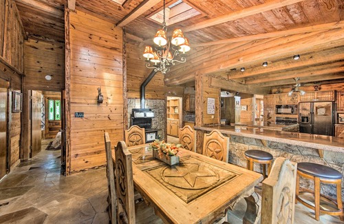 Flint Cabin | Family & Dog Friendly 'Serendipity Estates'!