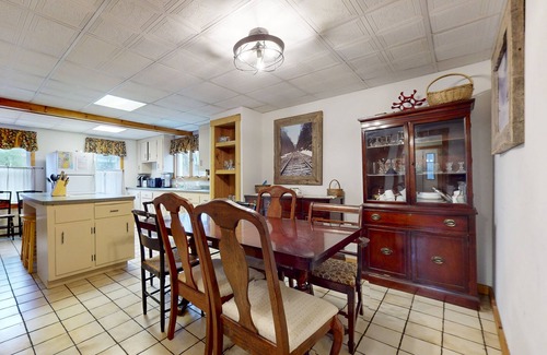 Mount Holly House | Family & Dog-Friendly Home with Wood Stove, Full Kitchen, and High-Speed WiFi