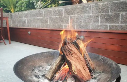 Gillieston Heights House | Family Entertainer w/ firepit, 25min to vineyards