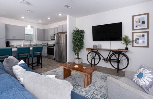 Pelham House | Family Escape w/Garage, Pool & Park