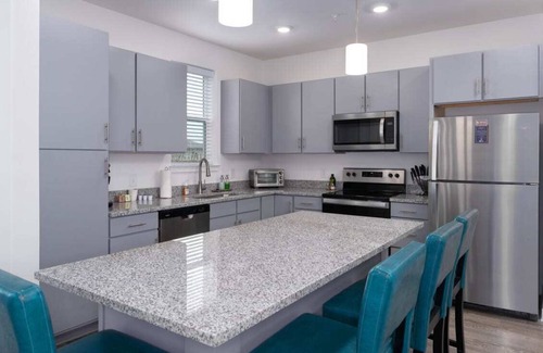 Pelham House | Family Escape w/Garage, Pool & Park