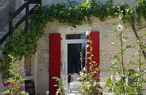 Sainte-Gemme-la-Plaine Cottage | Family-Friendly Cottage with Large Garden in a Quiet Village, Close to La Rochelle