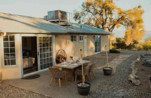 Ahwahnee Villa | Family Farmhouse by Casa Oso with views and spa