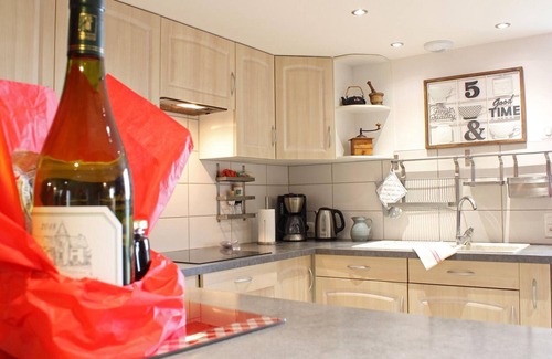 Cindre Cottage | Family Farmhouse Retreat with Modern Touches, Countryside Views, Near Attractions & Vichy