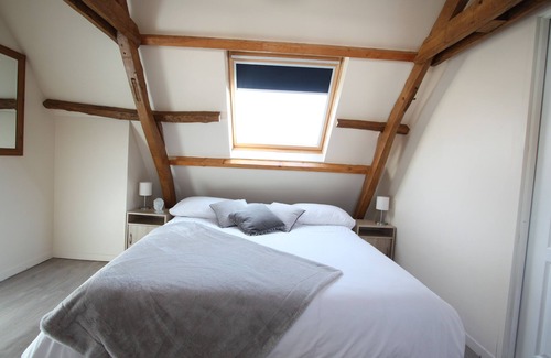 Parenty Other | Family farmhouse sleeps up to 14 guests.