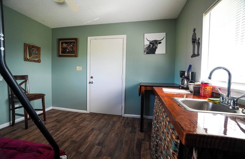 Plantersville Cabin | Family Farms Cabin 5 - Twin/Full Bunk, Fire Pit & Lakeside Escape, Near Ren Fest
