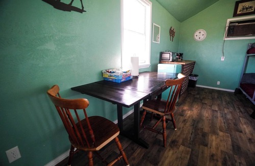 Plantersville Cabin | Family Farms Cabin 2 - Full Beds, Relaxing Nights, Lake View + Fire Pit Sleeps 4