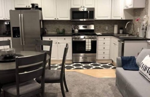 Sandy Apartment | Family Favorite with Indoor Basketball Court