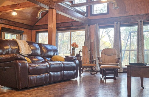 Centreville Cabin | Family Fishing Stay - Private Cahaba River Access