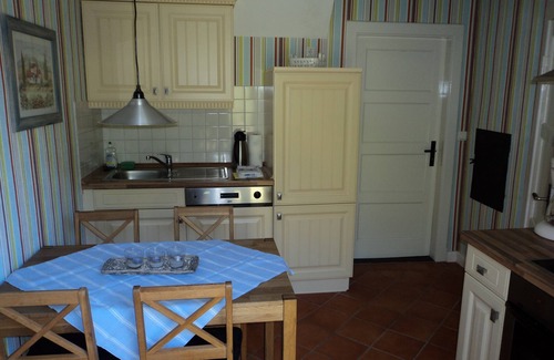 Langenhagen House | Family-friendly apartment in a thatched house, close to the Baltic Sea