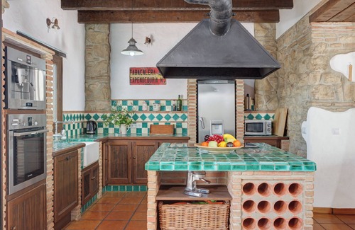 Jimena de la Frontera Villa | Family friendly traditional villa in Andalusian pueblo blanco with infinity pool