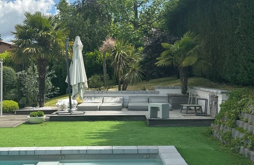Fleurieux-sur-l'Arbresle House | Family home 20 minutes from Lyon with outdoor pool bar and panoramic views